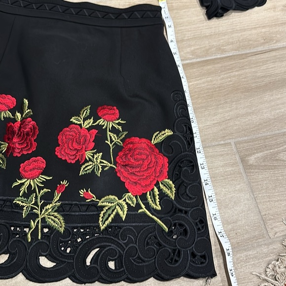 Beautiful suit set rose flowers appliqué Size Small Sunning blazer and skirt - Picture 11 of 14